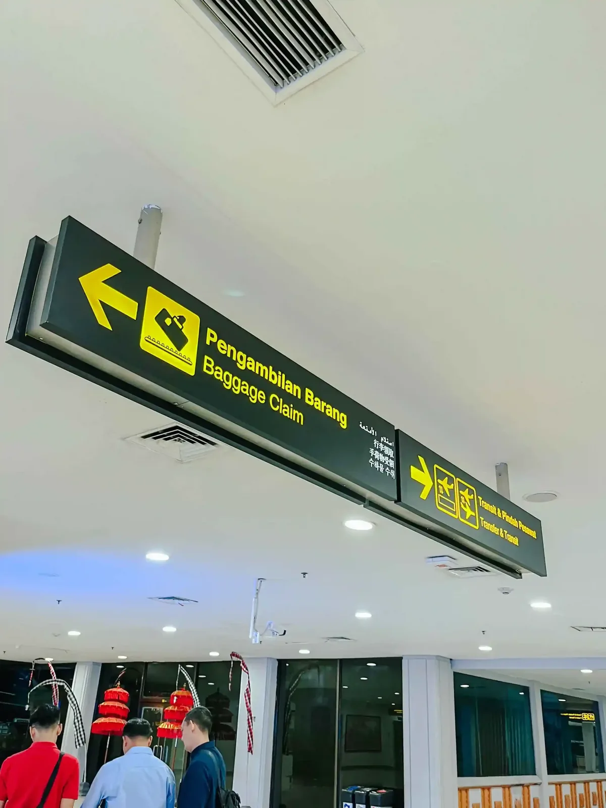 The Pengambilan Bagasi / Baggage Claim sign inside the Ngurah Rai terminal